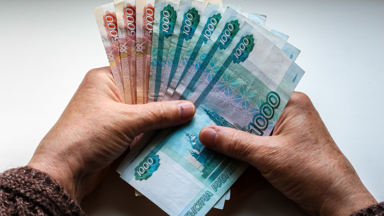 Сколько россиян предпочитают зарплату в конверте?